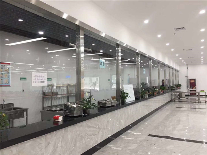商用廚房設(shè)計(jì)與廚房設(shè)備結(jié)合，使食堂布局更合理